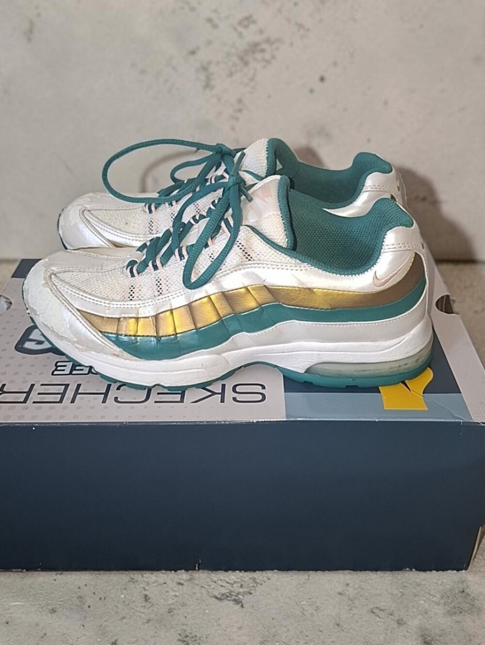 Nike Air Max 95 Zen Low Top Lace Up Sneakers White/Gold/Teal Women’s 8.5